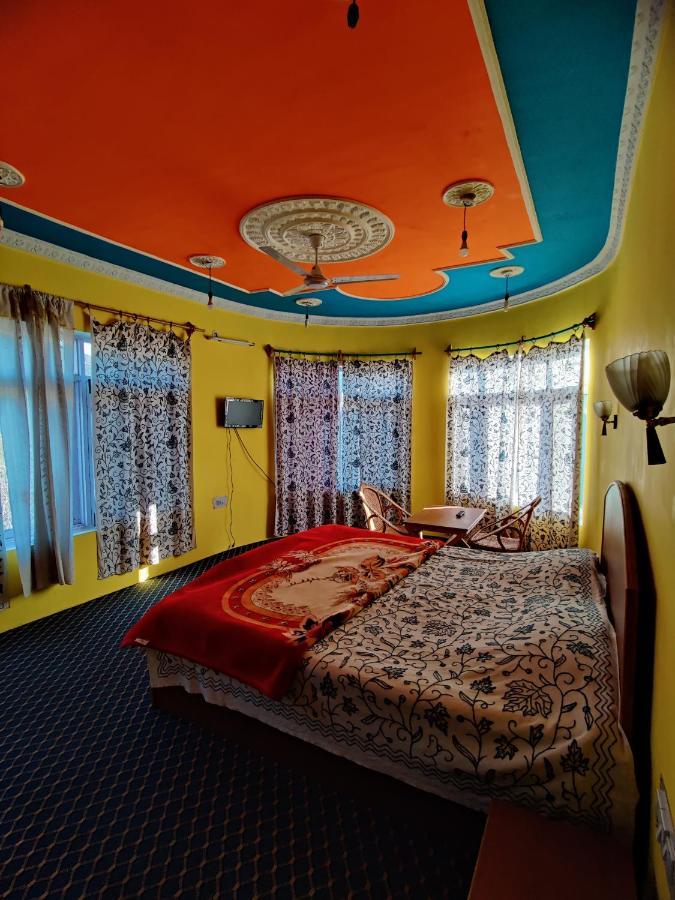 Srīnagar Calm Holiday Inn מראה חיצוני תמונה